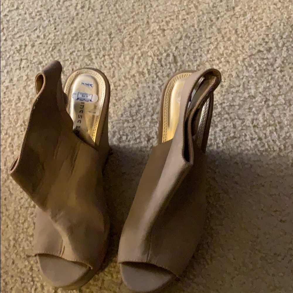 Chinese laundry kahki peep toe wedge